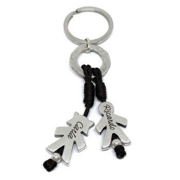 Llavero familiar con colgantes de niños