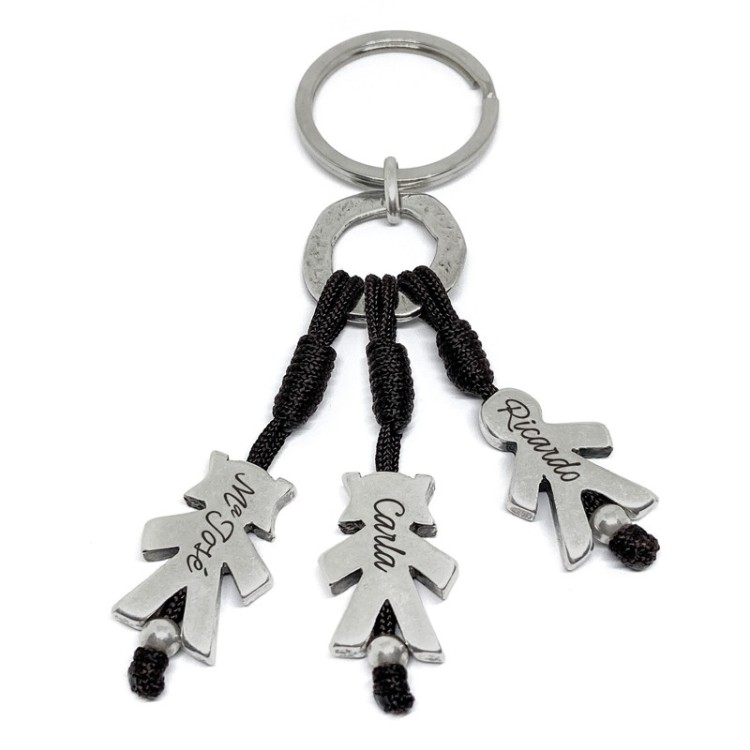 Llavero familiar con colgantes de niños