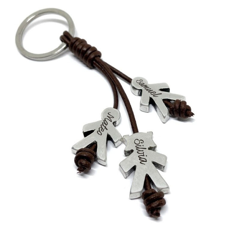 Llavero familiar con colgantes de niños