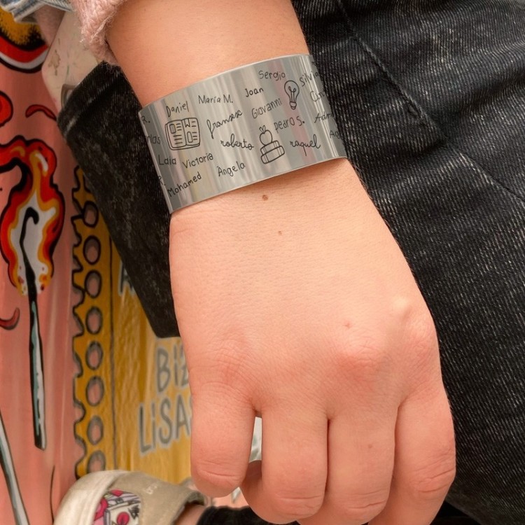 Brazalete profesor con nombres de alumnos