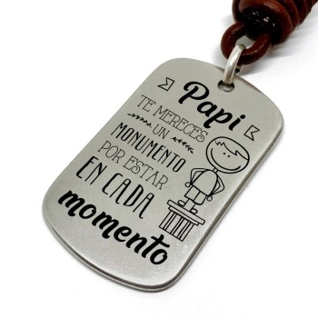 Llavero Papi Te Mereces Un Monumento Por Estar En Cada Momento - Idealia® Regalos Personalizados