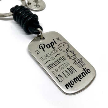 Llavero Papi Te Mereces Un Monumento Por Estar En Cada Momento - Idealia® Regalos Personalizados
